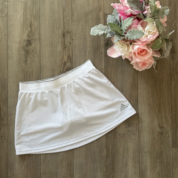 adidas Pants - ADIDAS WHITE TENNIS SKIRT/SKORT | SZ M‎
